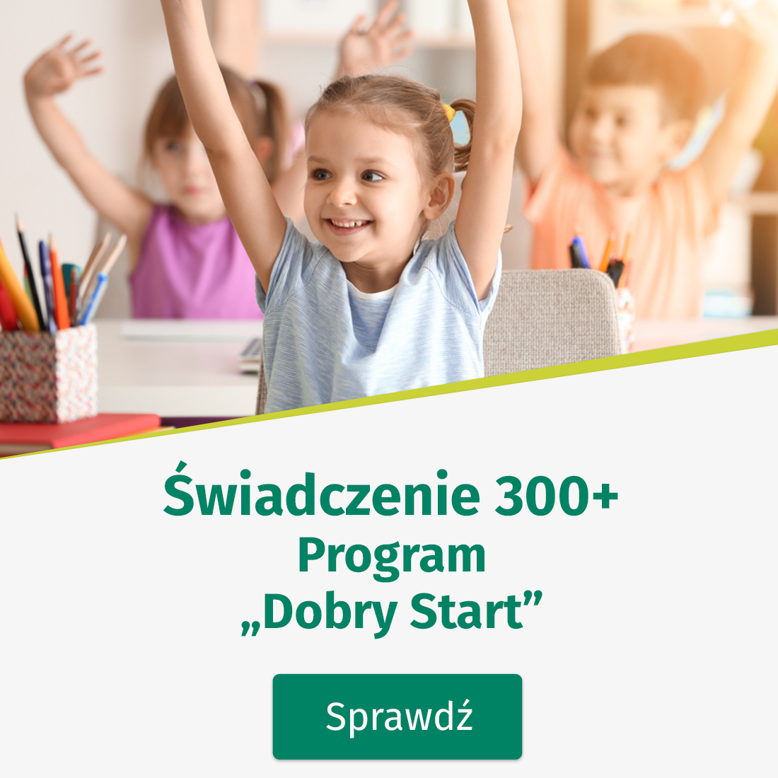 W górnej części grafiki uśmiechnięte dzieci w szkole podnozą ręce. W dolnej części widać hasło: Świadczenie 300 plus Program 